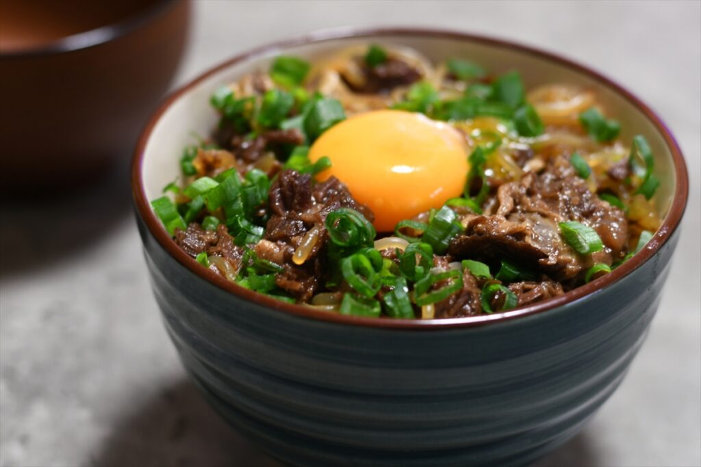 牛すじ丼|調理イメージ